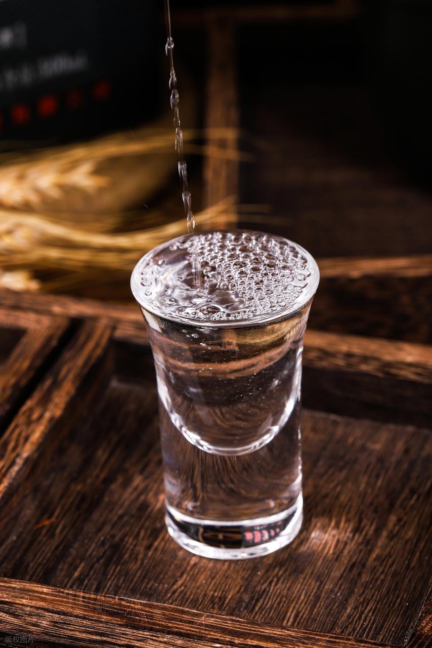 面館論杯賣茅臺爆火 店主:身心俱疲