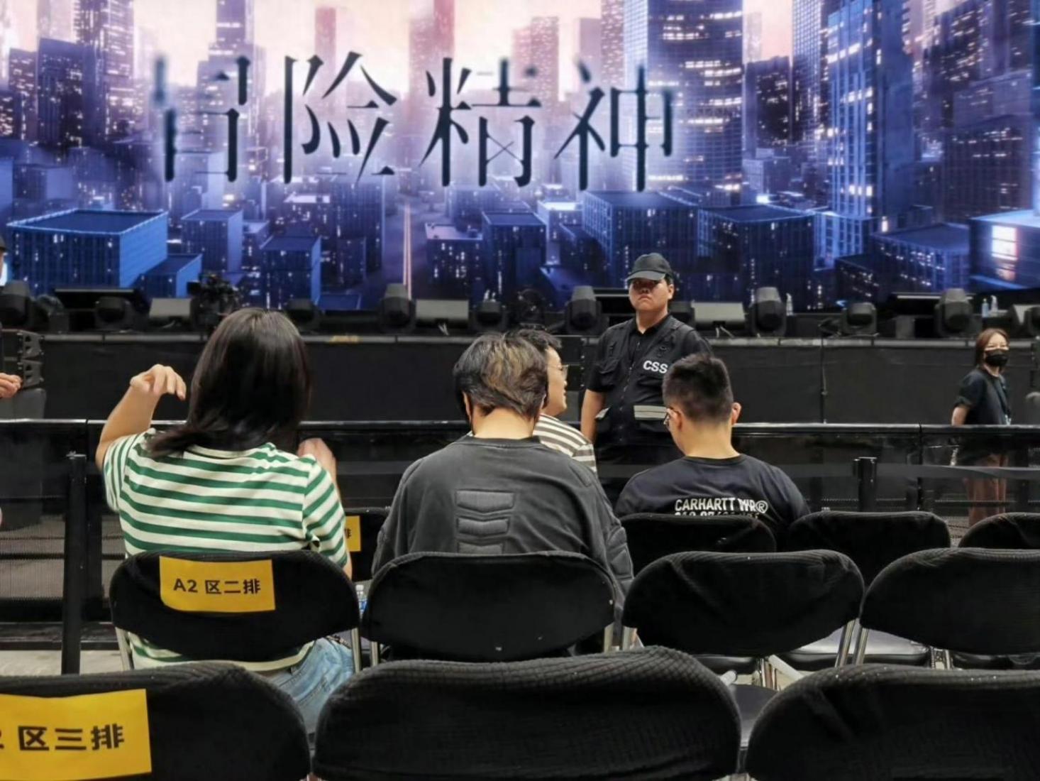 李雪琴與男友現身毛不易演唱會
